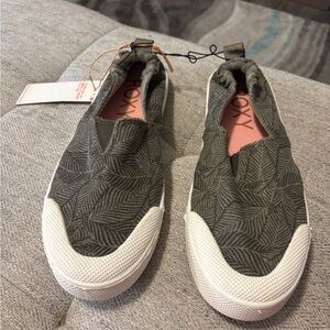 Roxy Slip On Shoes/Sneakers Sz woman’s 8